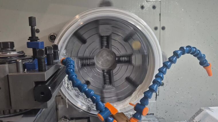 Turning — short video clip from the MIKRO-PRO workshop.
